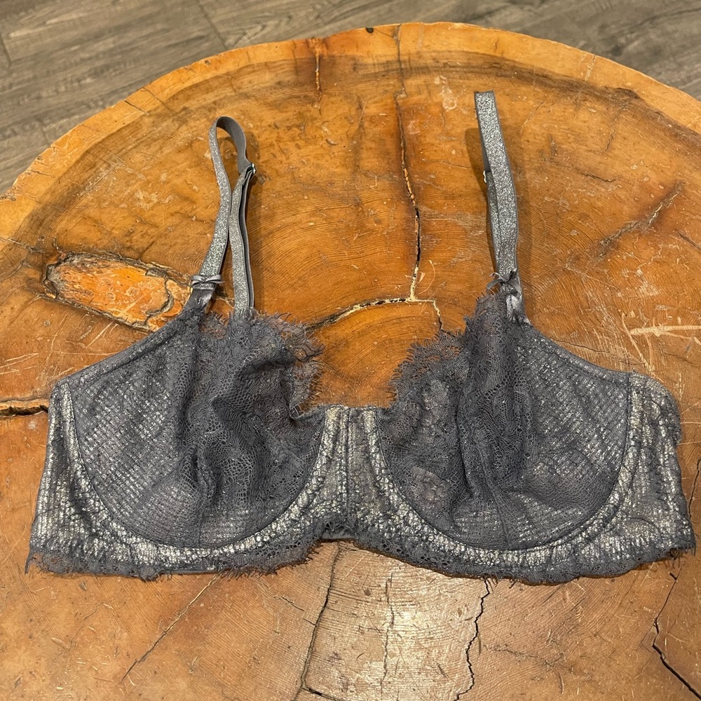 🦋NWOT Victoria Secret Lace Bra🦋